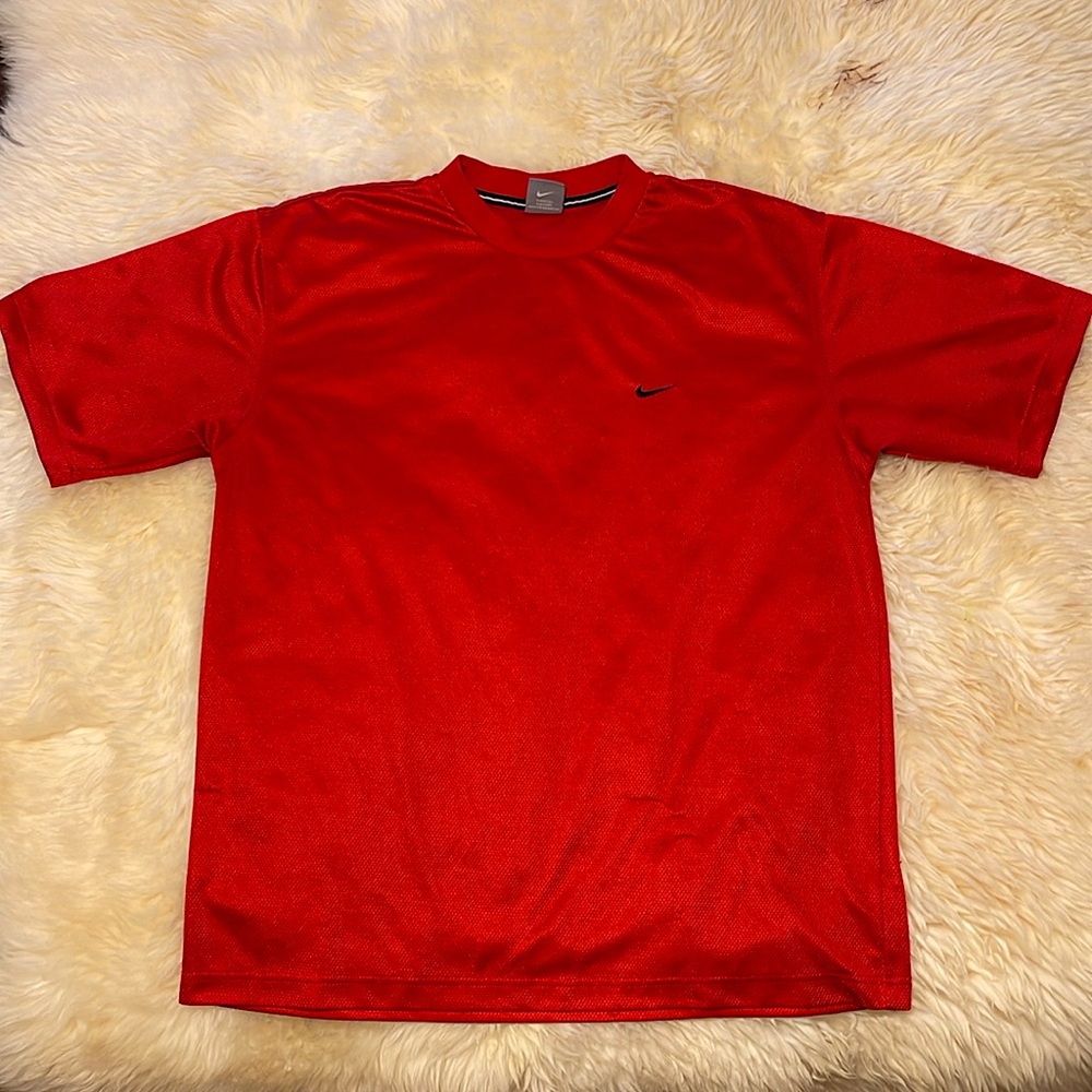 Men’s Nike shortsleeve athletic shirt